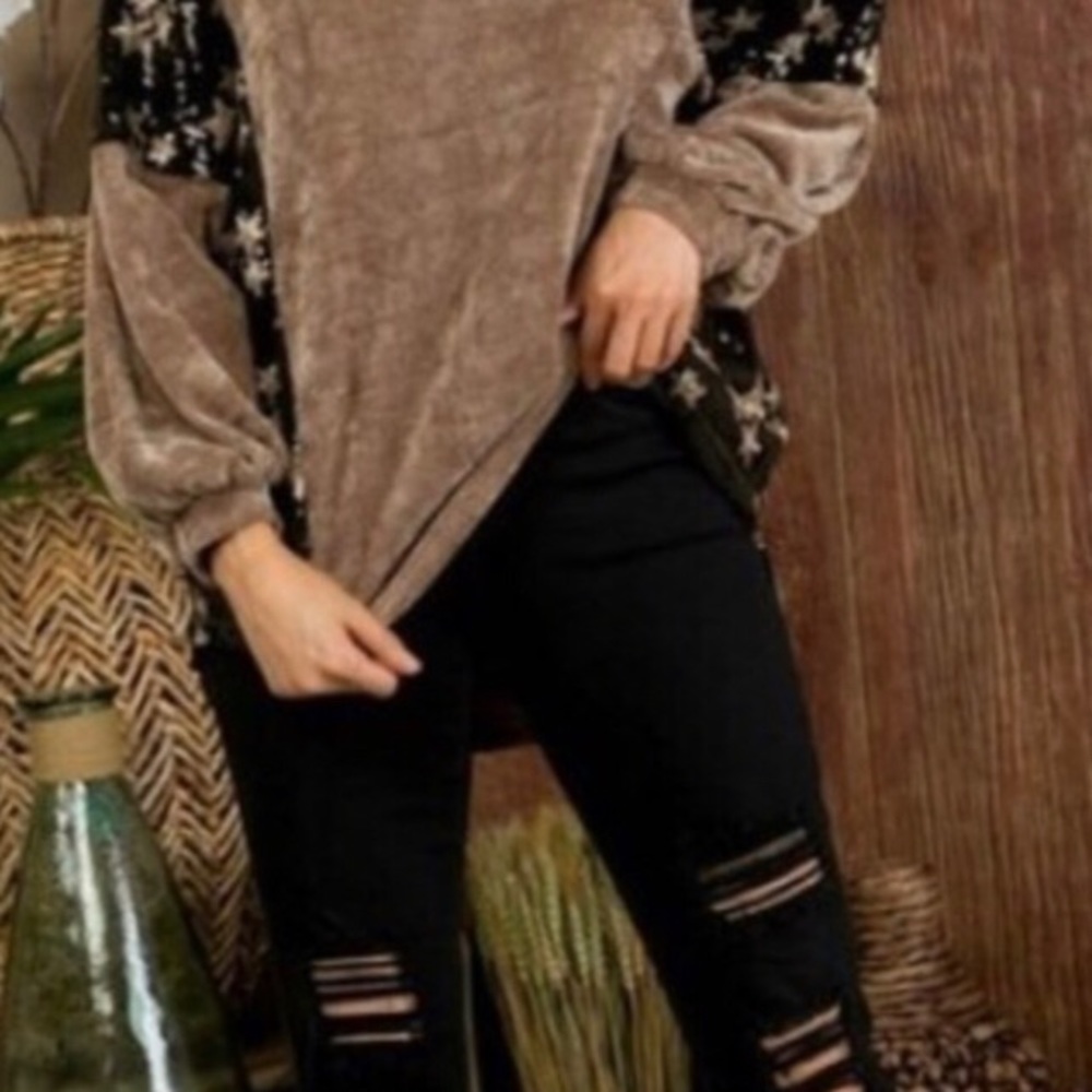 🔥SALE🔥Stunning Mocha Top - Picture 2 of 8